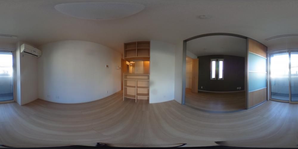 ���r���O