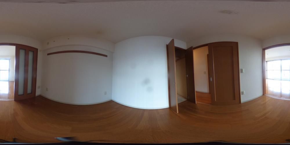 �m��